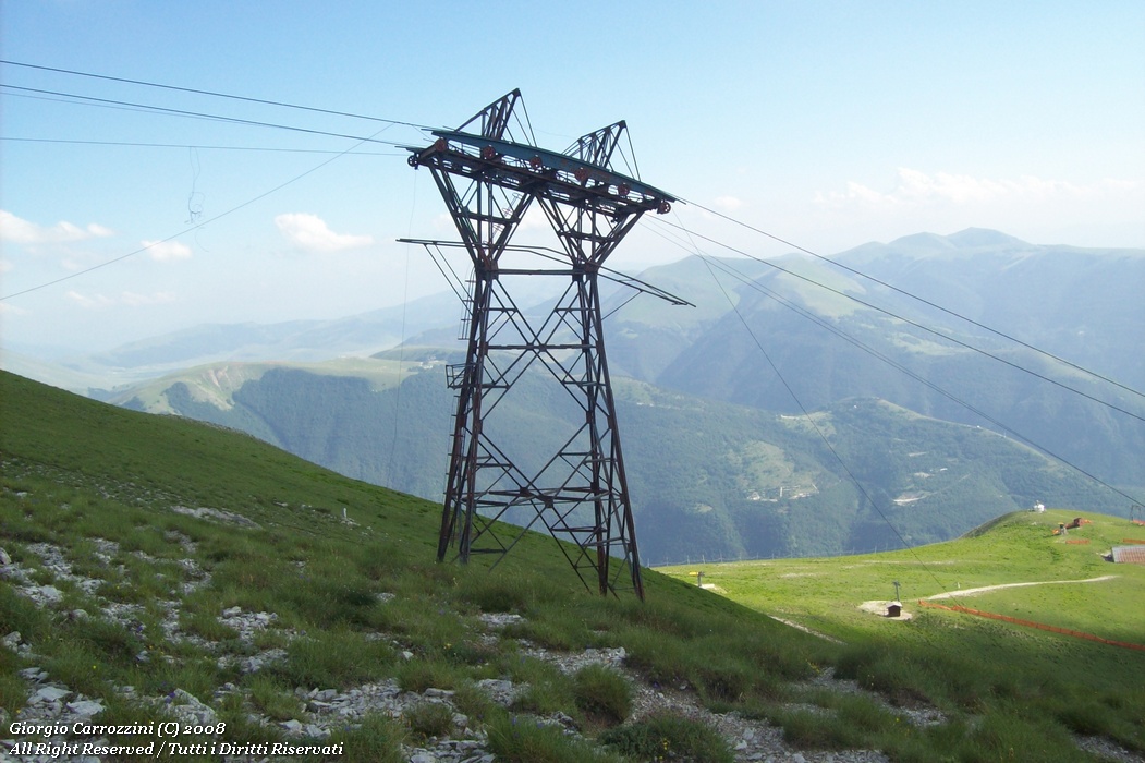 Monte Bicco e Monte Bove Sud: la montagna deturpata