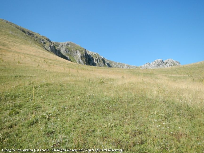 Monte della Corte (2182 m) dalle Sorgenti del Tasso