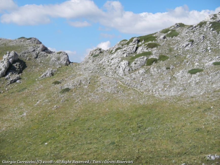 Monte della Corte (2182 m) dalle Sorgenti del Tasso