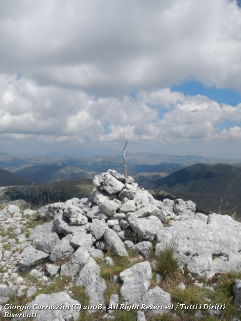 Monte della Corte (2182 m) dalle Sorgenti del Tasso