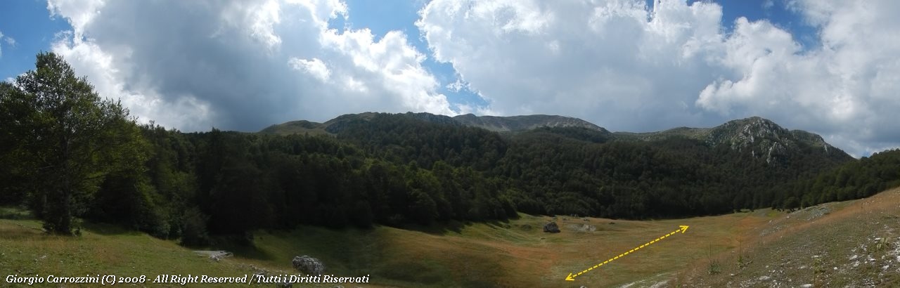 Monte della Corte (2182 m) dalle Sorgenti del Tasso