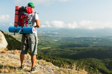 Abbigliamento per le escursioni estive