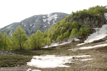 Monte La Terratta (2208 m) e Monte Argatone (2149 m) dal Lago di Scanno